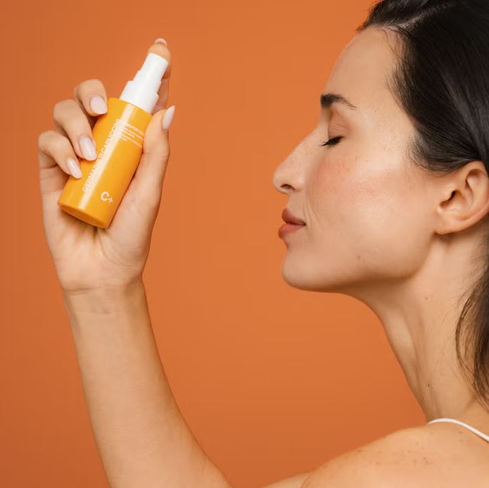 Germaine de capuccini Timexpert radiance C+illuminating face mist oranje flacon - Vitamin C gezichtsspray bij skiniq.be